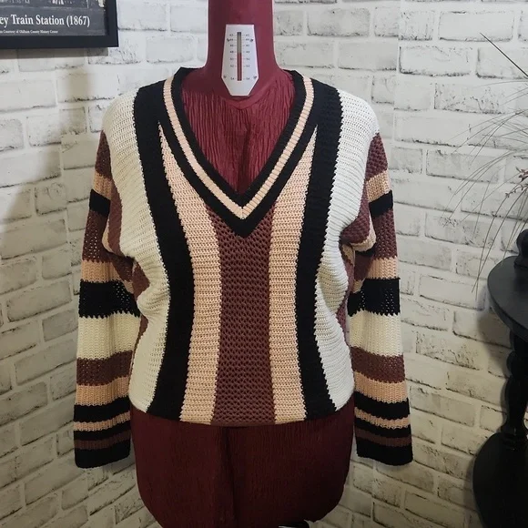 Womens Vneck SZ M Sweater - Picture 1 of 7